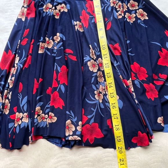 Navy Blue with Red Floral print Skirt with shorts Size small - Picture 5 of 6